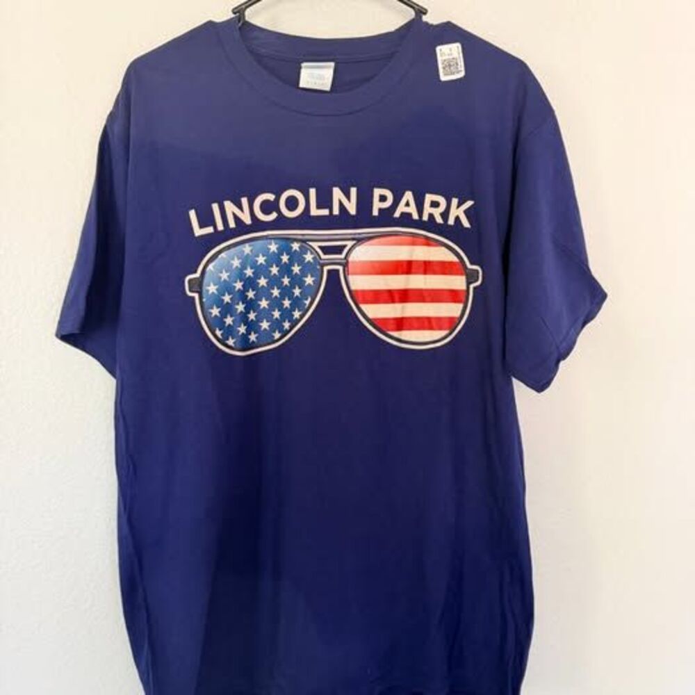 Lincoln Park American Flag Sunglasses T-Shirt - Size L